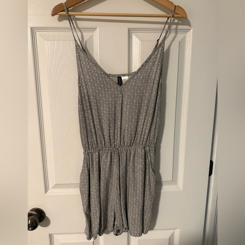 3/$15 H&M Black and White Geometric romper